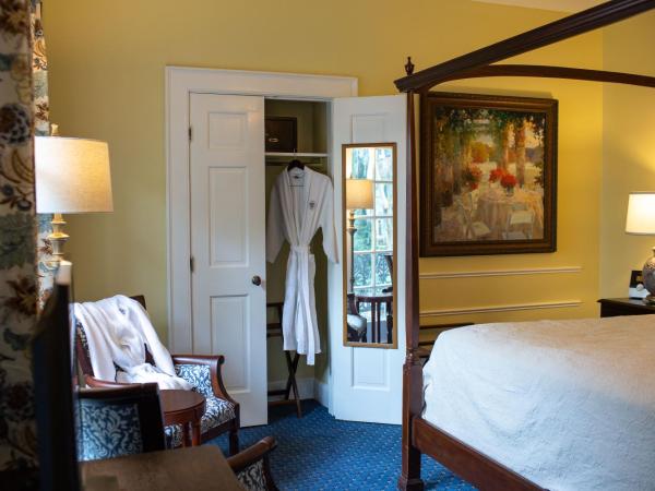 Eliza Thompson House, Historic Inns of Savannah Collection : photo 6 de la chambre chambre lit king-size cour et jardin