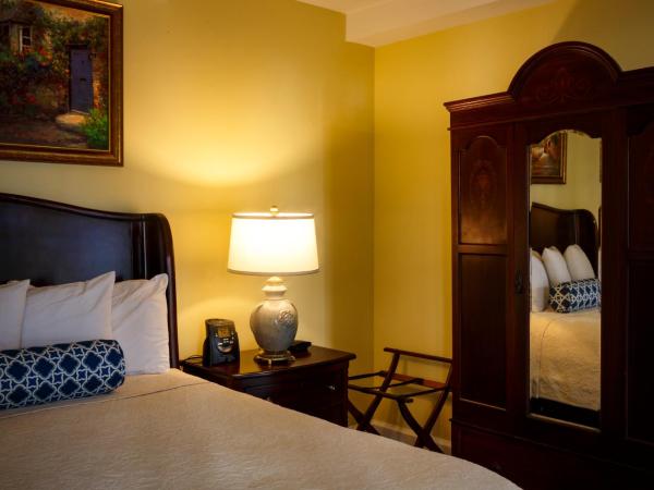 Eliza Thompson House, Historic Inns of Savannah Collection : photo 6 de la chambre chambre lit queen-size avec cour et jardin