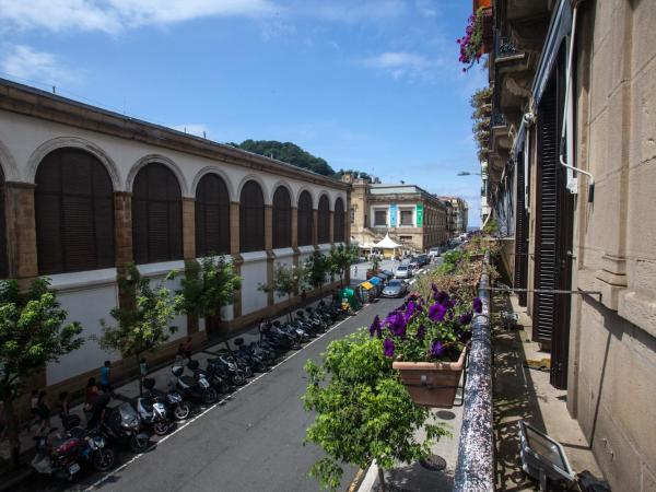 Aldamar : photo 9 de la chambre chambre double ou lits jumeaux avec balcon