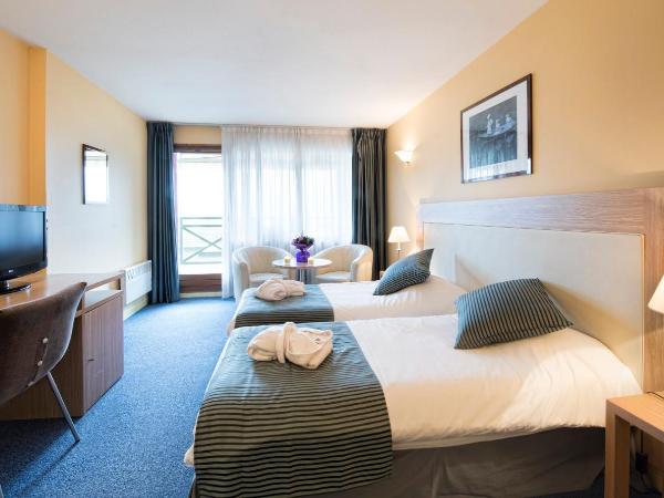 Hotel *** & Spa Vacances Bleues Villa Marlioz : photo 1 de la chambre chambre familiale (2 adultes + 2 enfants de moins de 12 ans) avec accès au spa