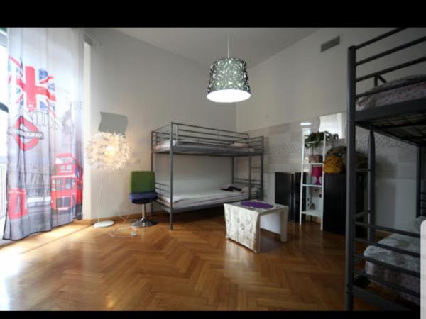 Family Hostel Milano : photo 6 de la chambre chambre triple avec salle de bains commune