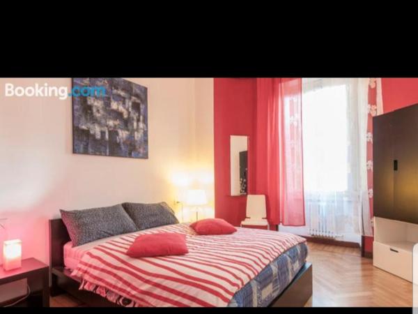 Central Hostel Milano : photo 3 de la chambre chambre double ou lits jumeaux avec salle de bains commune