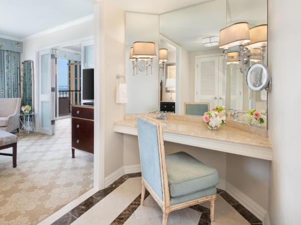 The Windsor Court : photo 6 de la chambre premium suite two queen bed