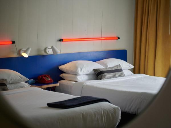 Phoenix Hotel : photo 3 de la chambre hébergement standard avec 2 lits queen-size