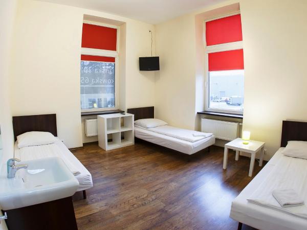 Boutique Hostel : photo 3 de la chambre chambre triple avec salle de bains commune