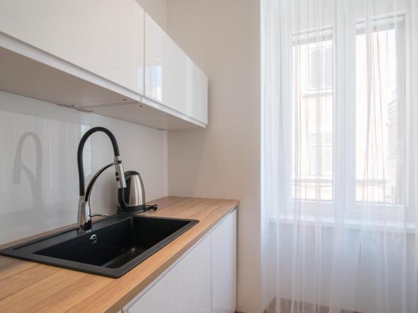 Leona Deluxe Apartments : photo 4 de la chambre appartement