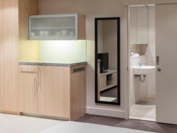 Oaks Glenelg Plaza Pier Suites : photo 1 de la chambre studio