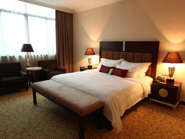 Dong Fang Hotel Guangzhou- Free Shuttle Bus to Canton Fair Complex & Overseas Buyer Registration Services during Canton Fair Period : photo 10 de la chambre suite supérieure - non-fumeurs