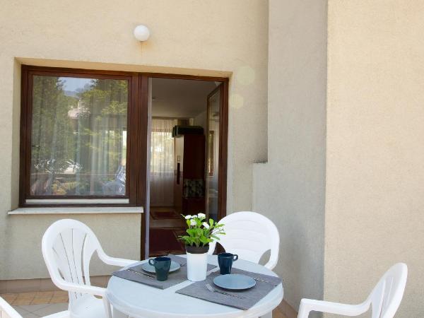 HELIOS Hotel Apartments : photo 5 de la chambre studio supérieur avec balcon