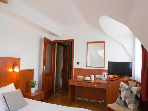 HELIOS Hotel Apartments : photo 4 de la chambre chambre double ou lits jumeaux standard