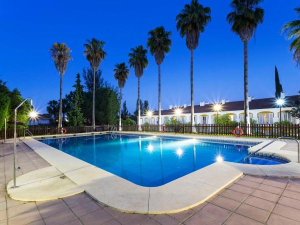 Exe Las Adelfas : photo 6 de la chambre chambre double - vue sur piscine