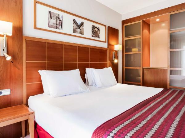 Exe Las Adelfas : photo 3 de la chambre chambre double - vue sur piscine