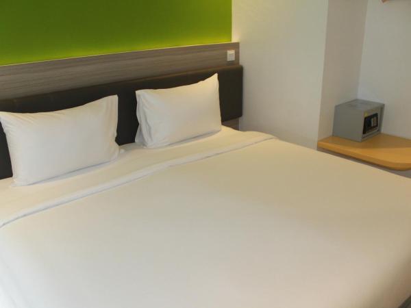 Amaris Hotel Margorejo Surabaya : photo 1 de la chambre chambre Élégante - hollywood