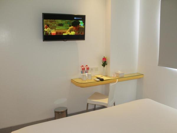 Amaris Hotel Margorejo Surabaya : photo 3 de la chambre chambre Élégante - hollywood