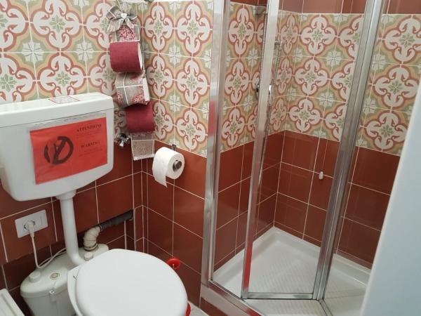 B&B Villa Italia : photo 6 de la chambre chambre double avec salle de bains privative