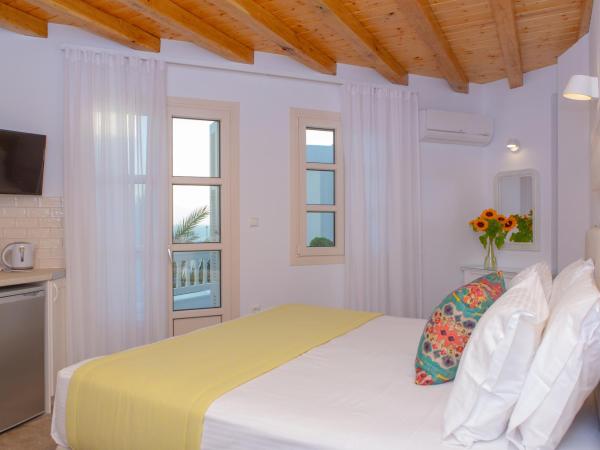 Castle Mansions : photo 2 de la chambre appartement avec balcon et vue sur la mer