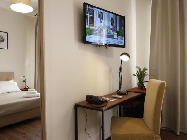 Khome Rooms & Apartment : photo 7 de la chambre chambre lit king-size avec balcon