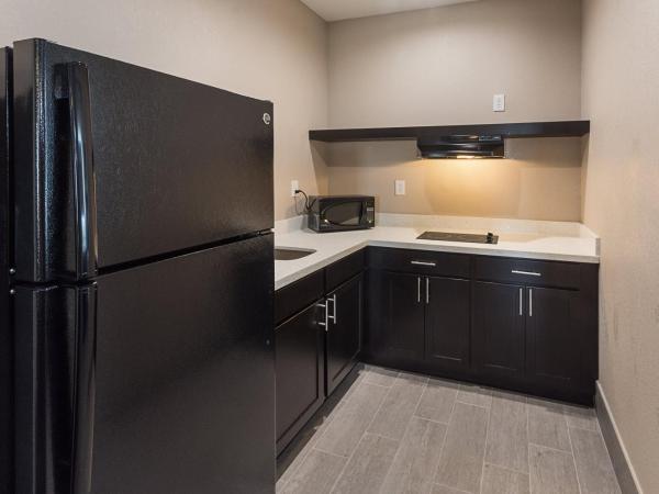 Econo Lodge Inn & Suites Houston NW-Cy-Fair : photo 3 de la chambre suite lit king-size supérieure - non-fumeurs