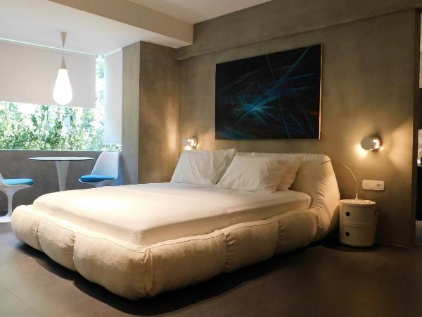 101 Adrianou Apartments : photo 5 de la chambre suite supérieure - vue sur jardin