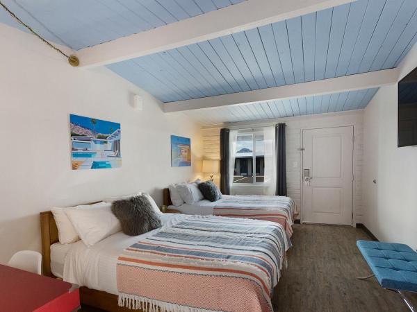 Hotel McCoy - Art, Coffee, Beer, Wine : photo 3 de la chambre chambre avec 2 grands lits queen-size 