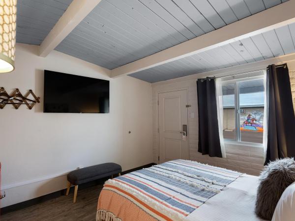 Hotel McCoy - Art, Coffee, Beer, Wine : photo 1 de la chambre chambre standard lit queen-size