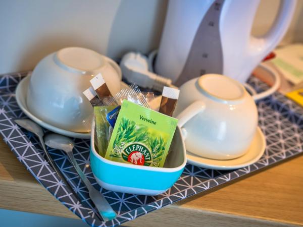 Hôtel Le Bord'O Vieux Port : photo 3 de la chambre chambre double supérieure avec canapé-lit