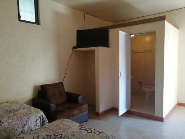 Hotel Cuauhtemoc : photo 6 de la chambre chambre familiale