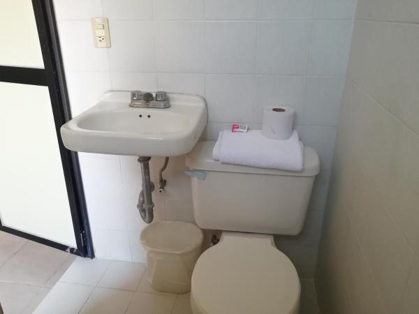 Hotel Cuauhtemoc : photo 8 de la chambre chambre double Économique