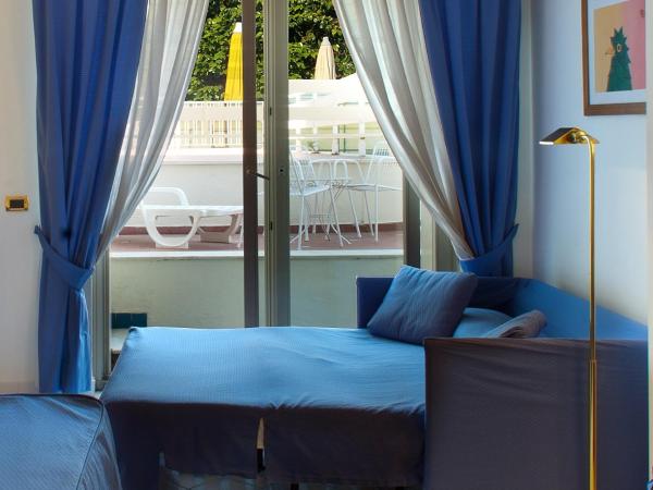 Hotel Continental : photo 3 de la chambre chambre familiale (2 adultes et 2 enfants)