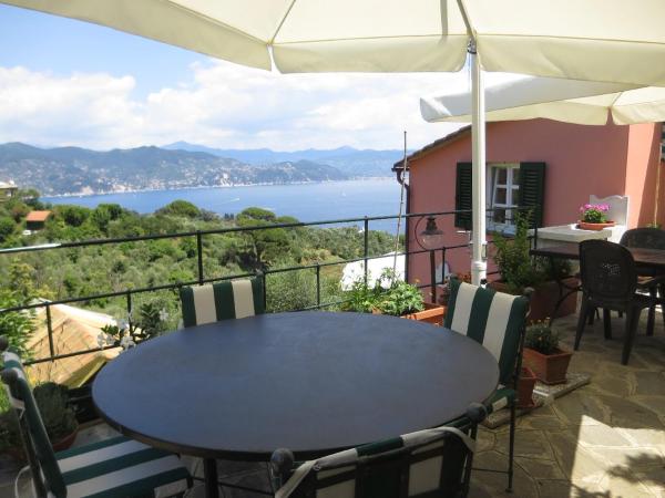 Agriturismo Terre Rosse Portofino : photo 5 de la chambre chambre double avec salle de bains privative et balcon