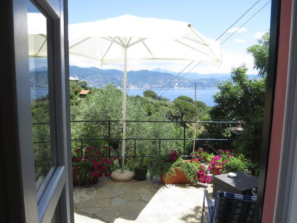 Agriturismo Terre Rosse Portofino : photo 4 de la chambre chambre double avec salle de bains privative et balcon
