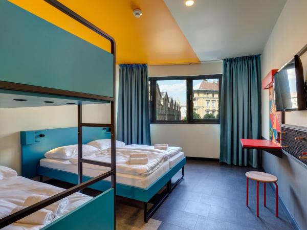 MEININGER Budapest Great Market Hall : photo 1 de la chambre chambre quadruple