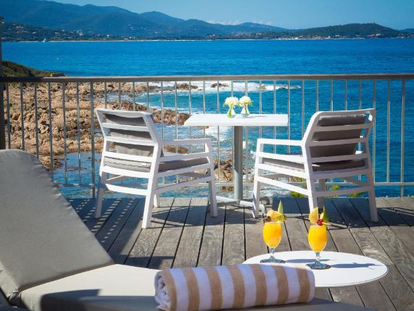 Sofitel Golfe d'Ajaccio Thalassa Sea & Spa : photo 5 de la chambre chambre lit king-size de luxe avec solarium privé - vue sur mer 