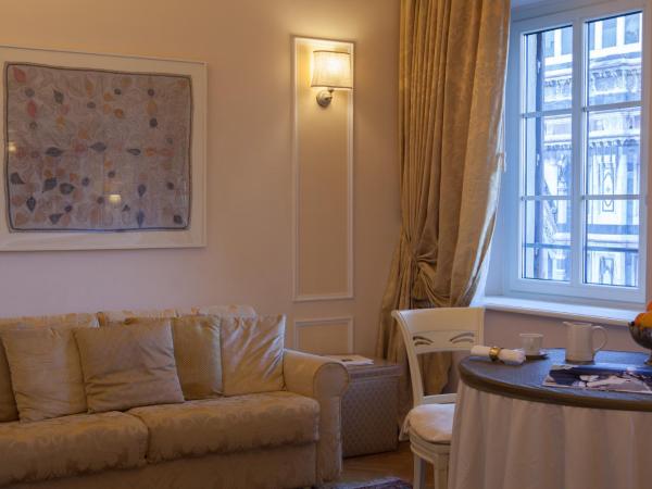 Granduomo Charming Accomodation : photo 8 de la chambre appartement de luxe - vue sur duomo