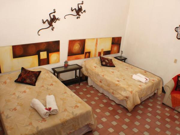 Casa Madero Rooms : photo 4 de la chambre chambre familiale avec salle de bains privative