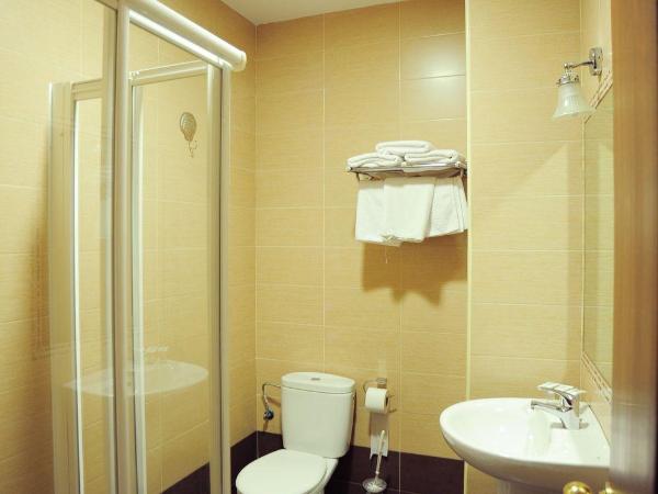 Hospederia Marqués : photo 7 de la chambre chambre triple avec salle de bains privative