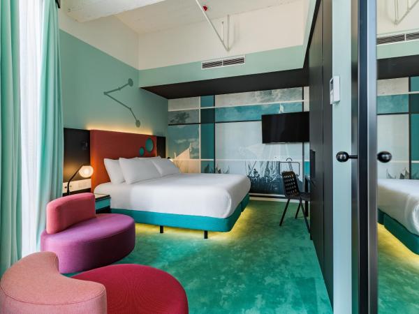 Room Mate Bruno : photo 5 de la chambre chambre double ou lits jumeaux supérieure