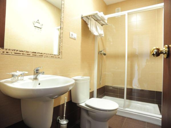 Hospederia Marqués : photo 6 de la chambre chambre triple avec salle de bains privative