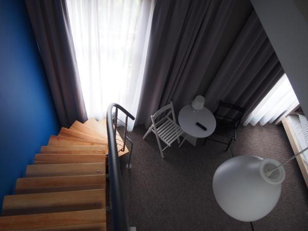 Moon Hostel Poznań : photo 4 de la chambre large room with bathroom (8 adults)