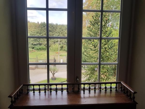 Château Moulinsart Hotel-Resto-Long Term Parking, shuttle airport, snooker, large terrasse : photo 9 de la chambre chambre double deluxe