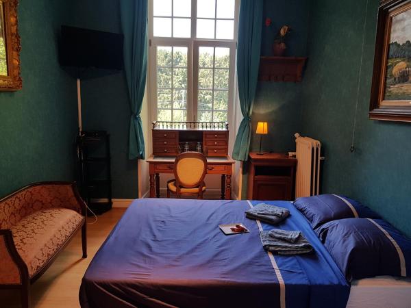Château Moulinsart Hotel-Resto-Long Term Parking, shuttle airport, snooker, large terrasse : photo 3 de la chambre chambre double deluxe