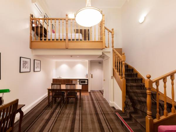 Mercure Canberra : photo 7 de la chambre loft lit king-size de luxe avec canapé-lit