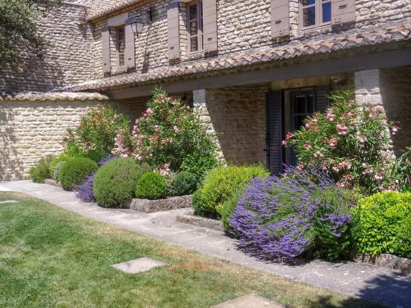 Le Jas de Gordes : photo 4 de la chambre chambre double - vue sur jardin