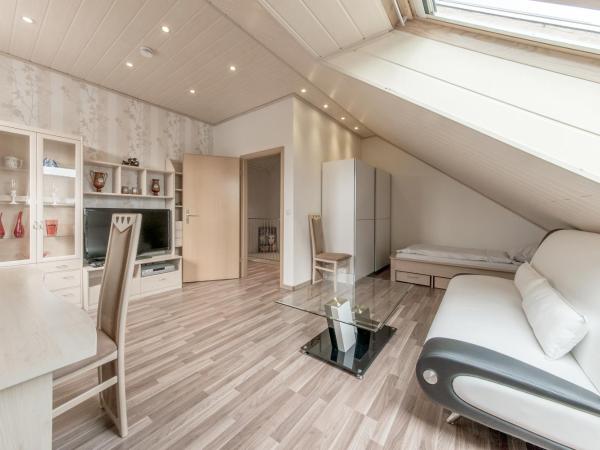 Apartments or Rooms near Exhibition Center : photo 3 de la chambre chambre simple