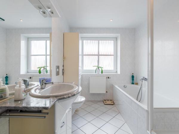 Apartments or Rooms near Exhibition Center : photo 2 de la chambre chambre simple