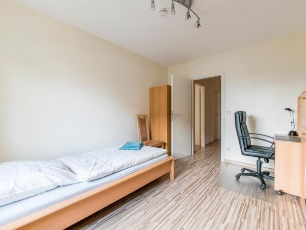 Apartments or Rooms near Exhibition Center : photo 1 de la chambre chambre simple