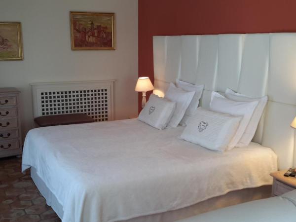 Aux charmes de grasse : photo 6 de la chambre chambre double - vue sur jardin