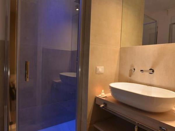 Graffiti : photo 7 de la chambre chambre double avec balcon - vue sur ville