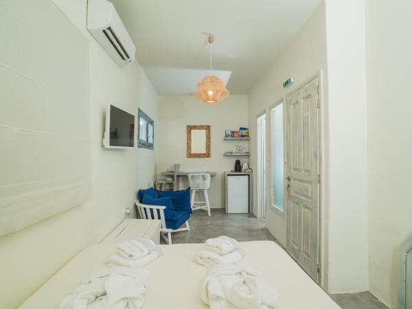 Kaleidoscope Cave Houses : photo 10 de la chambre studio avec bain à remous extérieur - vue sur caldeira