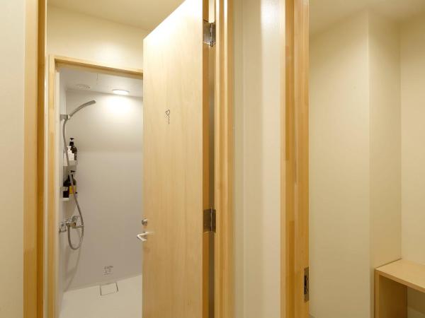 The Share Hotels Lyuro Tokyo Kiyosumi : photo 8 de la chambre lit superposé dans dortoir mixte